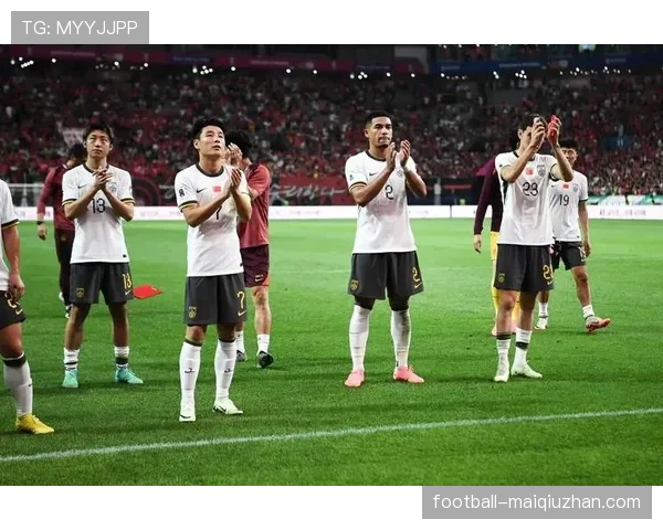 美国国家男子足球队近期比赛防守不稳，暴露阵容调整期磨合问题
